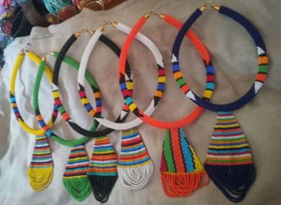 Dove tailed choker necklace