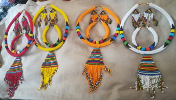 Dovetailed beaded choker necklace set