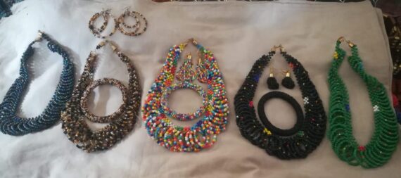 Spiral beaded necklace set with earing