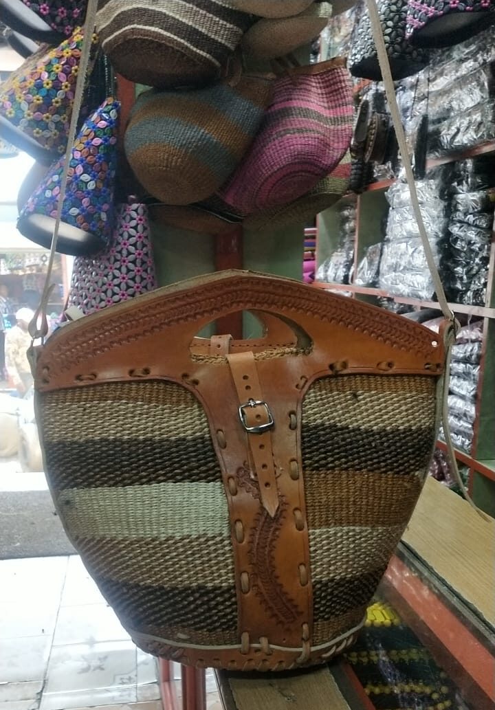 SISAL WOVEN HANDBAG WITH LEATHER STRAP