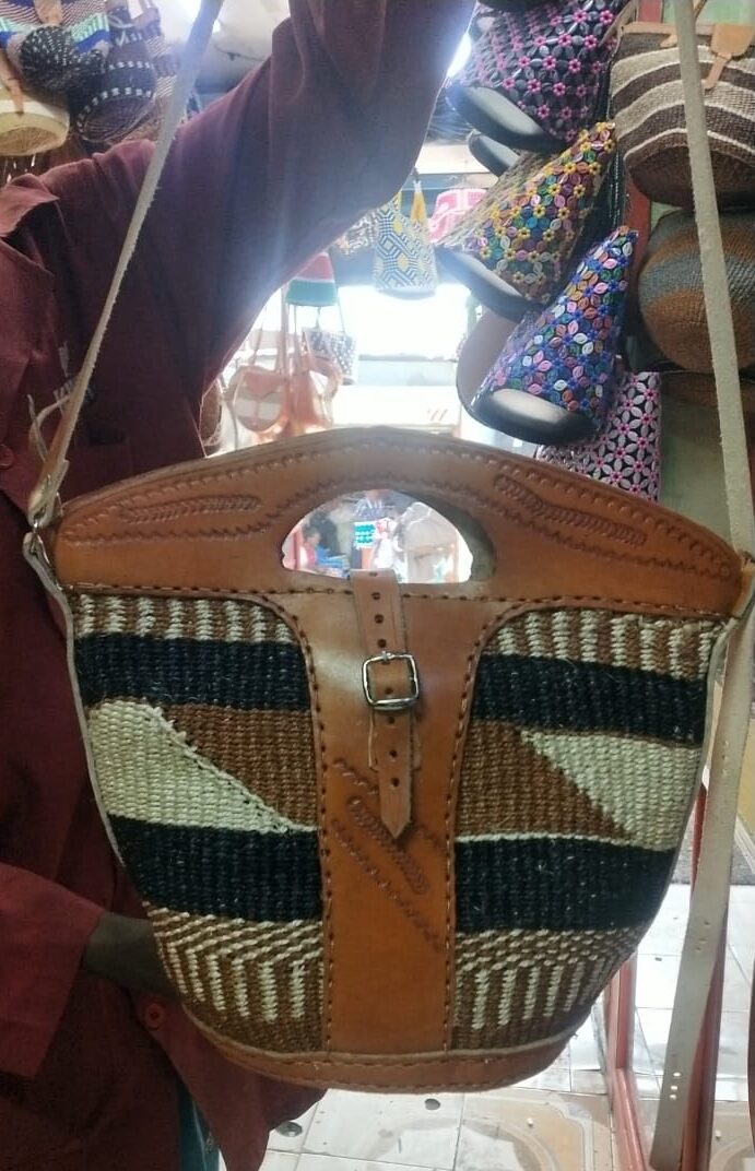 SISAL WOVEN HANDBAG WITH LEATHER STRAP