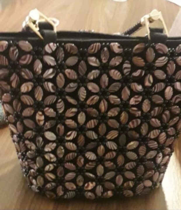 FLOWERED CERAMIC BEADED HANDBAG WITH WOVEN HANDLE