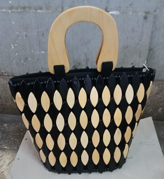 Designed Wooden Oval Bead Bag Wooden Handle Kenya made (2)