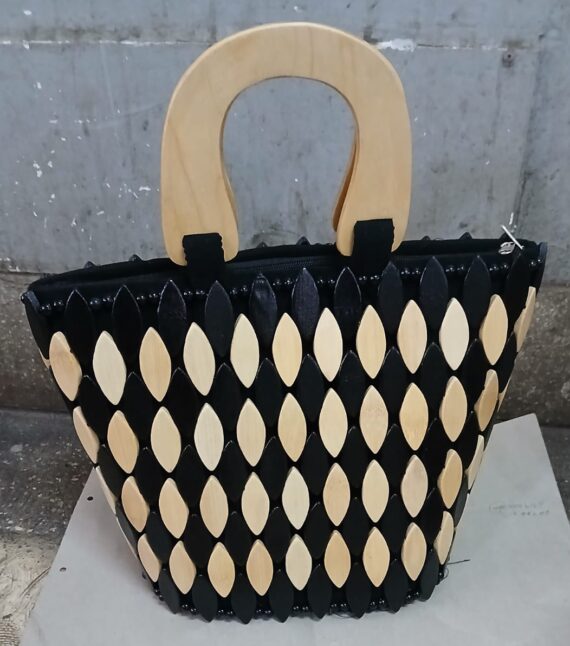 Designed Wooden Oval Bead Bag Wooden Handle Kenya made (4)